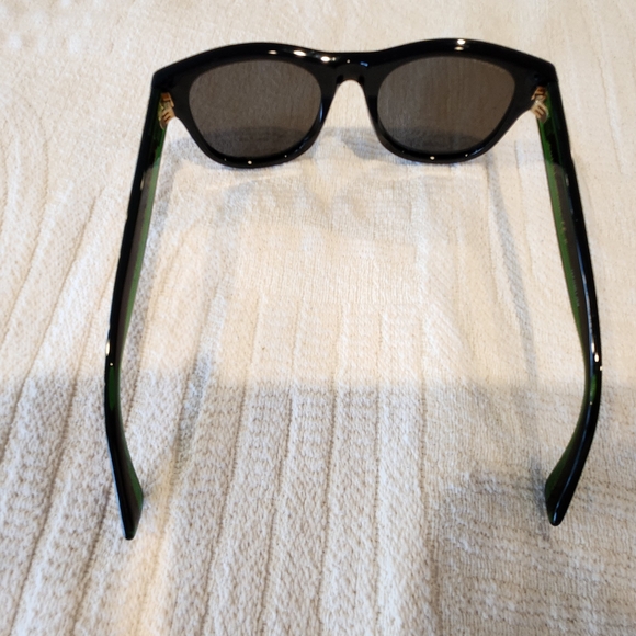 Gucci Black and Green Men's Sunglasses - Picture 7 of 10